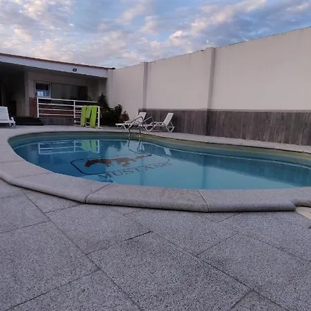 Casinha Bonecas - Casa Com Piscina Privada